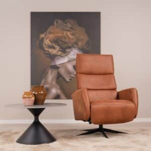 Scandinavian Living Kalle lænestol m. indbygget fodskammel - Cognac - medium | Møbelsalg.dk