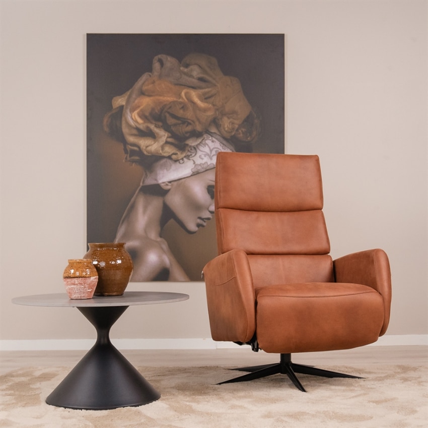 Scandinavian Living Kalle lænestol m. indbygget fodskammel - Cognac - medium | Møbelsalg.dk